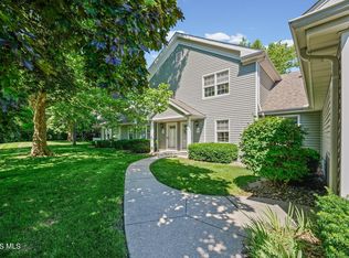 5 Olde Orchard Dr, Perrysburg, OH 43551