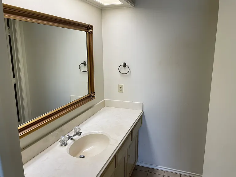101 N Troy Ave #C — Photo 14