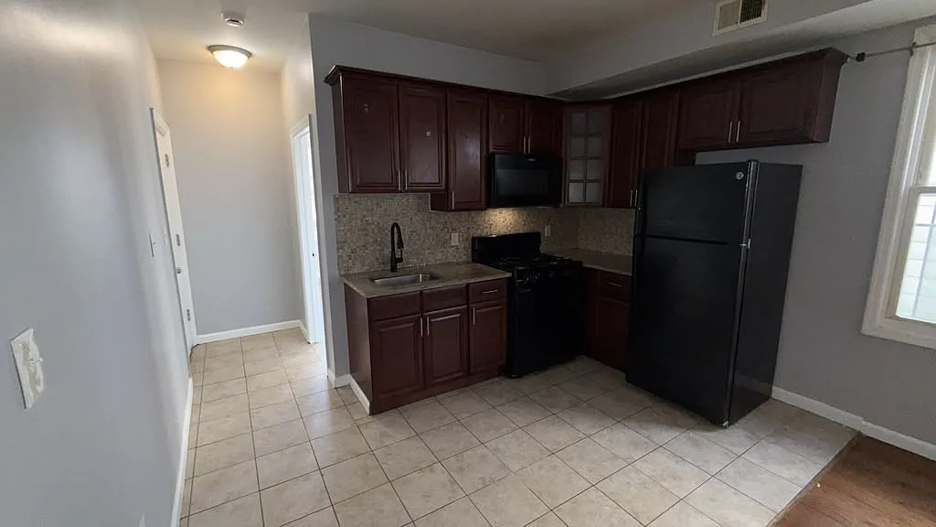 2 bed, $1,850 — Photo 4