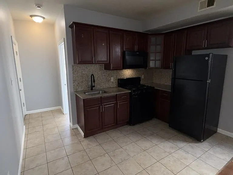 269-271 Hobson St #1L — Photo 1
