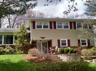26 Ironwood Dr, Morris Plains, NJ 07950