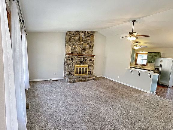 3rd image of 2 Veryan Ln
