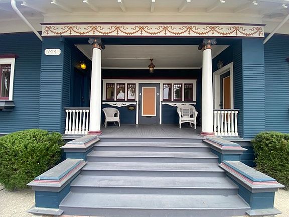 3rd image of 744 Pine Ave #4