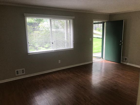 3rd image of 2412 Peachwood Cir NE APT 4