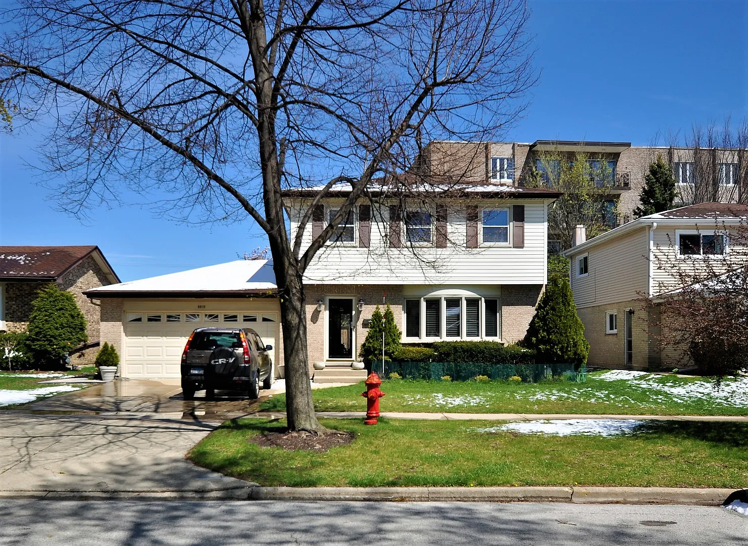 5516 Main St photo 1