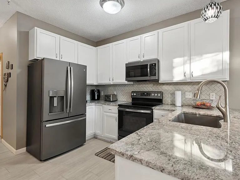 17610 Hackberry Ct — Photo 24