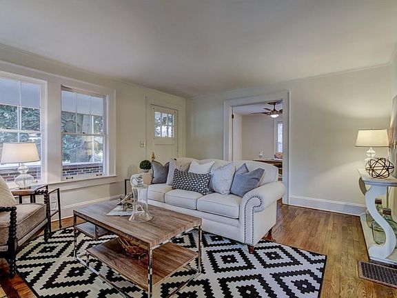 5th image of 2204 Willow Ave NE