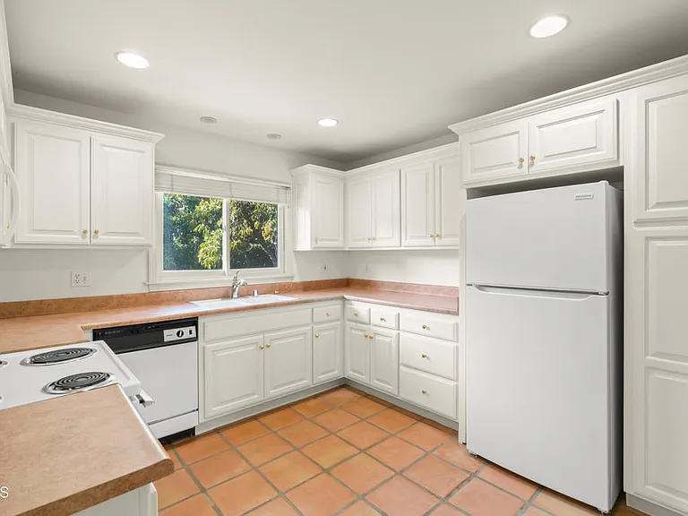 13922 Foothill Rd — Photo 33