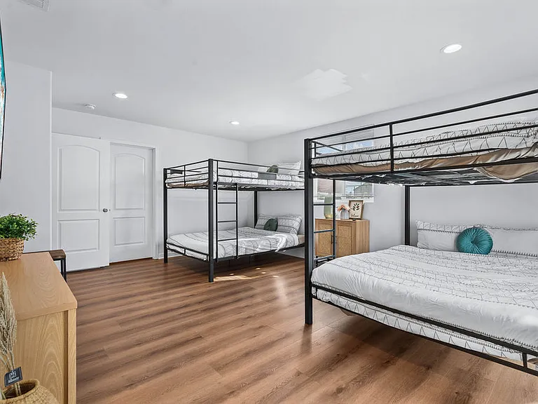 122 N Rowan Ave — Photo 5