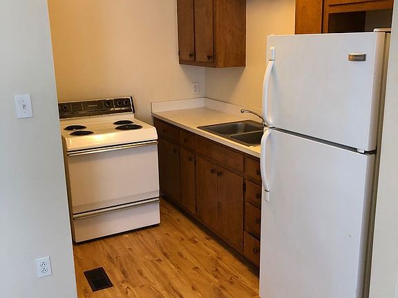 2nd image of 1110 Holly St