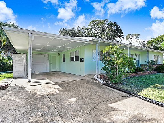 3rd image of 2312 Saint Andrews Cir