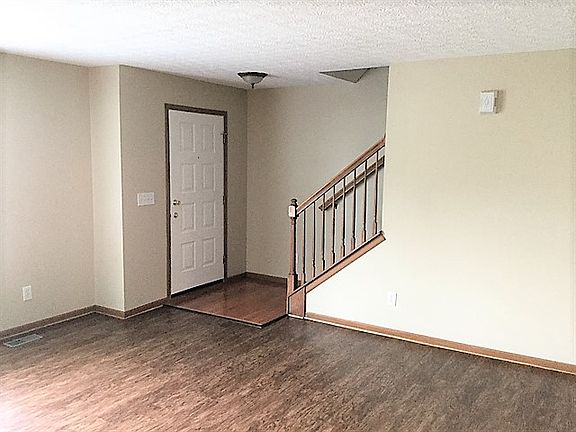 2nd image of 1061 Oxford Dr N