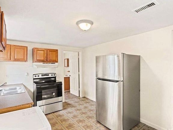 2nd image of 439 West Ln
