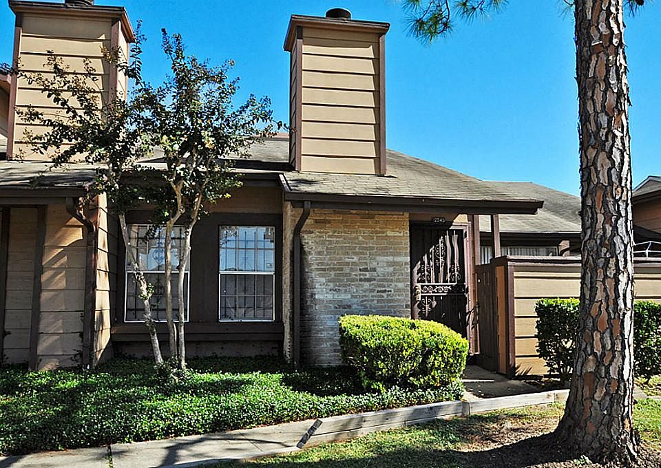 1st image of 12111 Sandpiper Dr #121