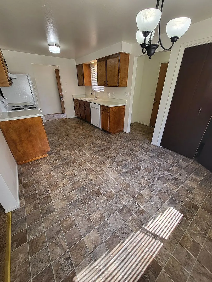 Brick home on the Westside of town- 1704 Pyrenees St. Carson City — Photo 3