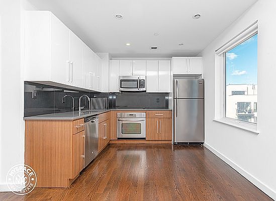 3rd image of 1203 Dekalb Ave #180