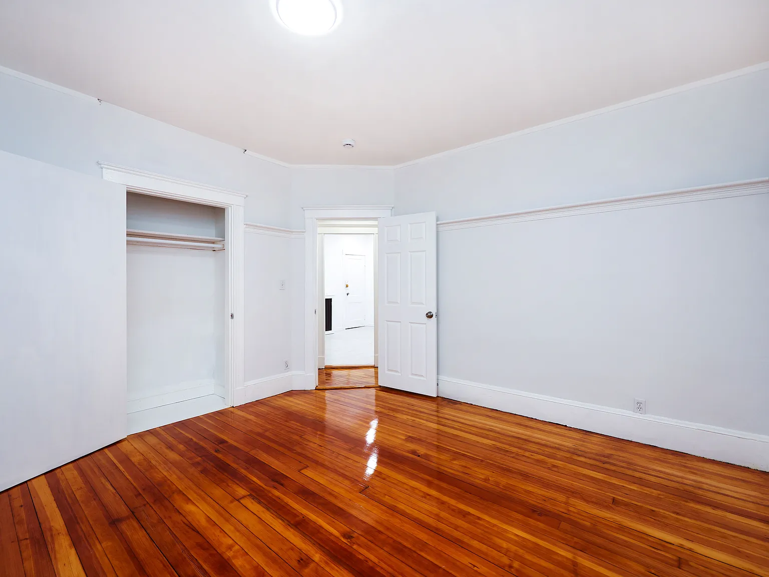 3 bed, 1300 sqft, $4,400 — Photo 3