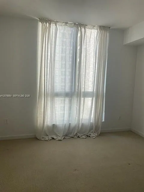 Met 1 Condo — Photo 3
