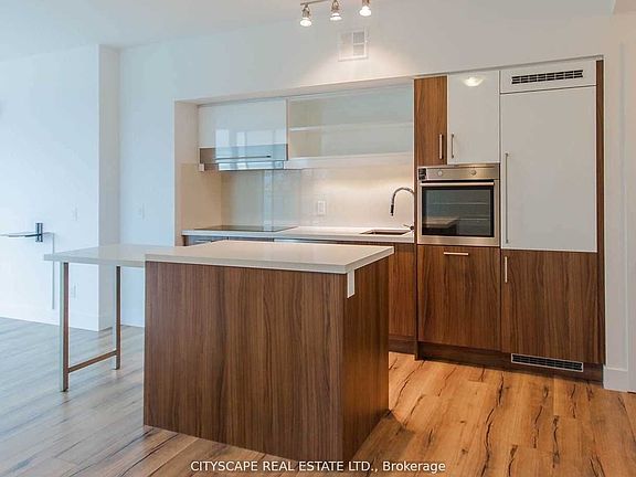 5th image of 39 Sherbourne St #703