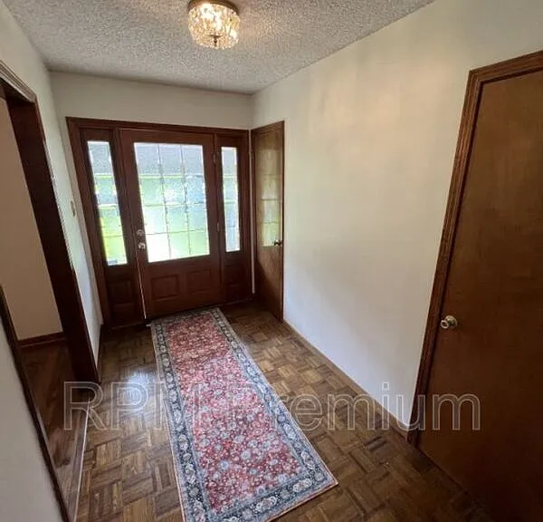 13936 Cayuga Dr — Photo 5