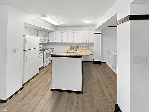 4th image of 3237 Oceanline East Dr