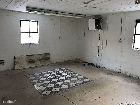 5th image of 822 Central Ave