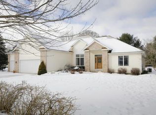 8416 Finch Dr, Kalamazoo, MI 49009