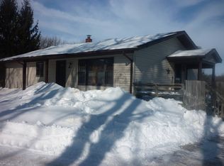 E3918 Chapel Rd, Hillpoint, WI 53937