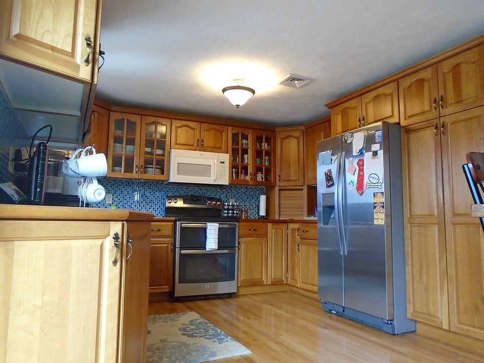 1st image of 54 Deerfield Dr