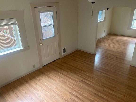 3rd image of 2053 Gilman Dr W APT B