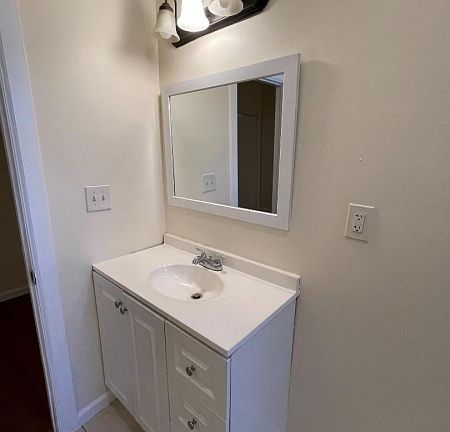 2nd image of 89 Cutler St Unit 1