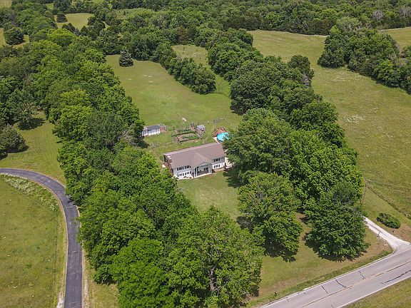 3rd image of 1201 W Fountain Rd