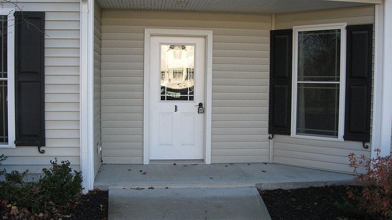 3rd image of 80 B MAPLE Avenue