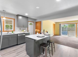 8533 W Bottsford Ave, Greenfield, WI 53228