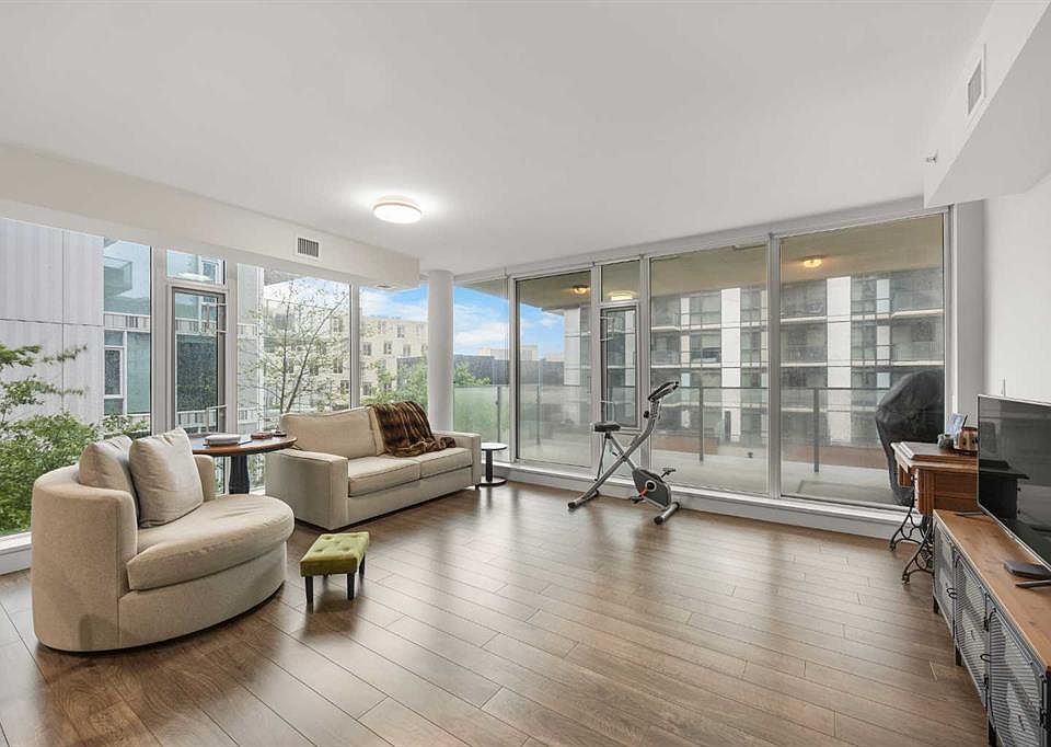 1st image of 560 S 6th Ave SE #301