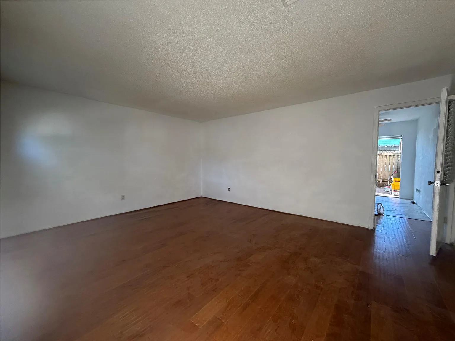 2 bed, 1.5 bath, 1024 sqft, $1,800 — Photo 2
