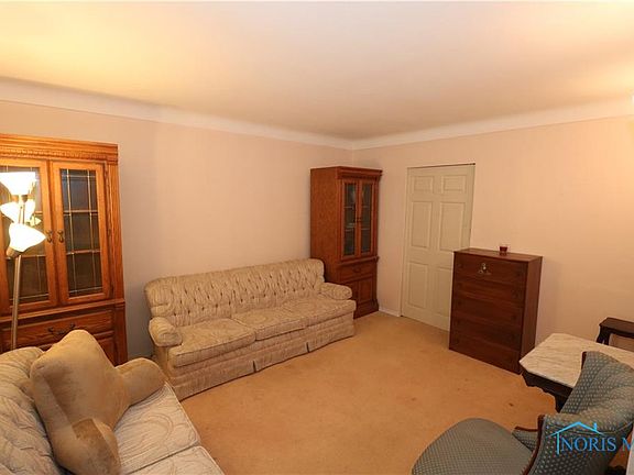 5th image of 305 Southwood Dr