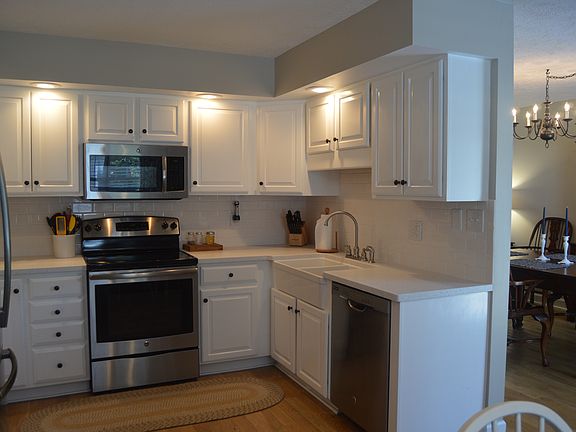 5th image of 111 Myrene Dr