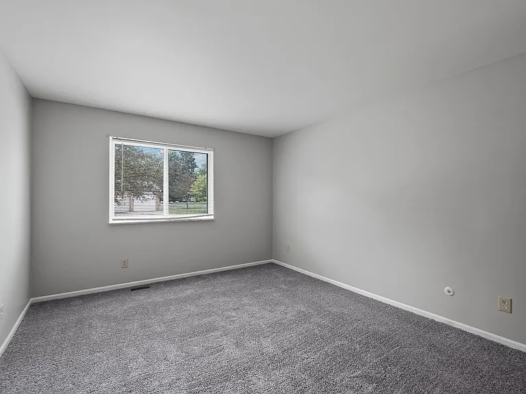 Woodside — Photo 9