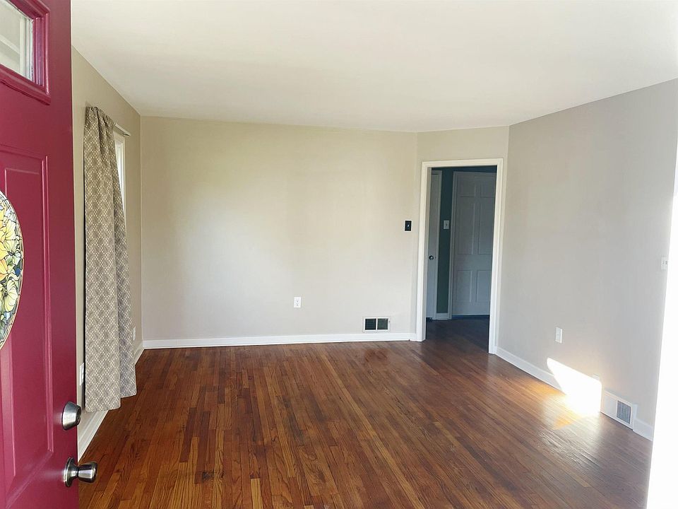 2nd image of 311 Field St