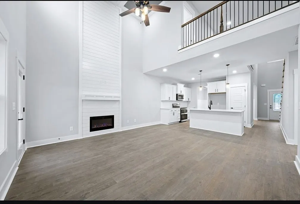 Building Photo - 955 Alton Dr