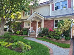 743 Flowerdale Dr, Seaford, NY 11783