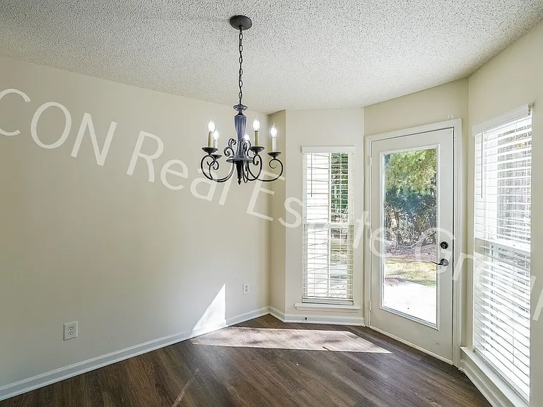 467 Colonial Walk — Photo 12