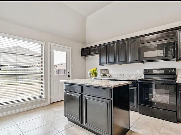 Nice big kitchen with island.