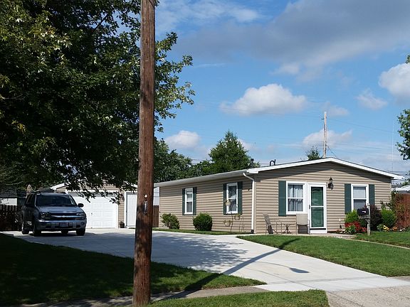 3rd image of 223 Fenwick Dr