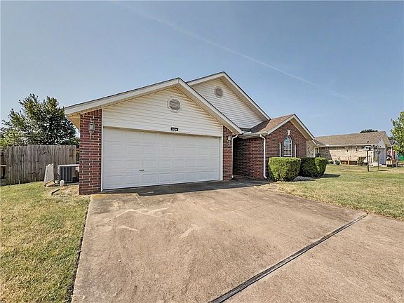4th image of 921 Sunflower St
