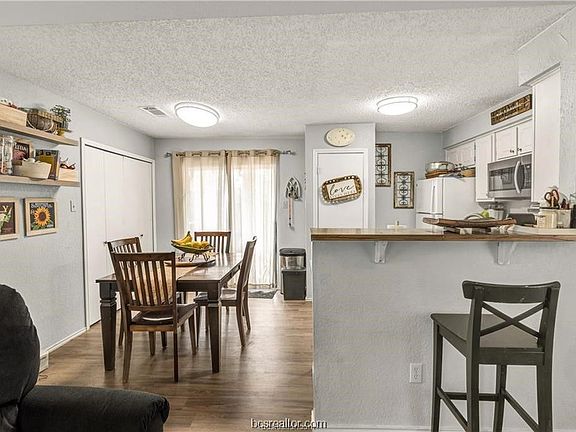 2nd image of 712 San Mario Ct APT A