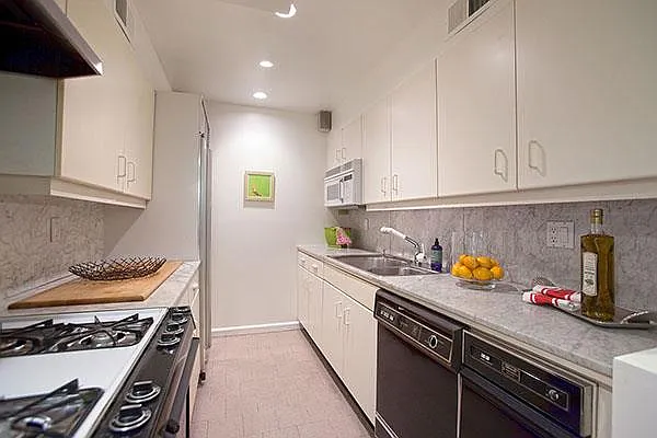 Sold by R New York | media 5