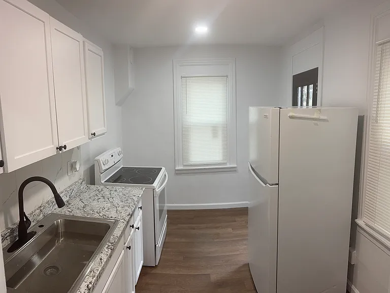335 S 9th St — Photo 16