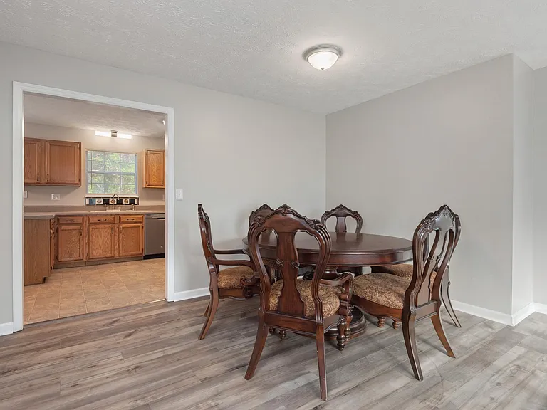 1560 Pheasants Glen Dr — Photo 9